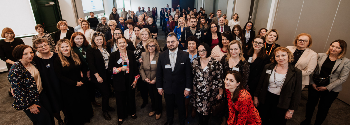 Zespół Niebieskiej Linii i przyjaciele – konferencja z okazji 30-lecia NL IPZ PTP